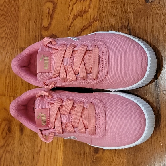 Puma Other - Girls Puma sneakers